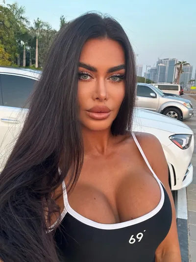 ELENA 🍑 OBSESSION 🎉 IT'S MY BIRTHDAY OnlyFans